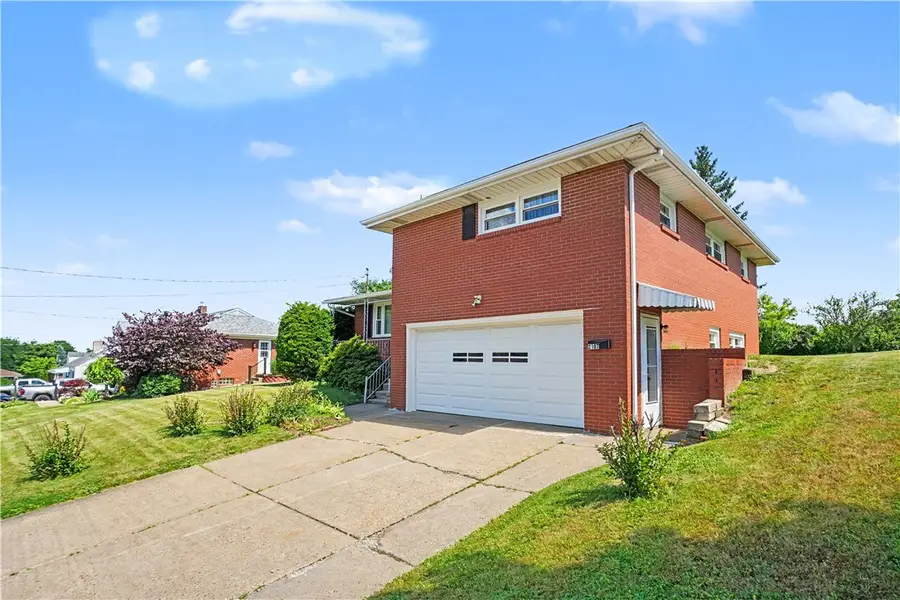 2107 Lynwood Dr, Aliquippa, PA 15001 - #3