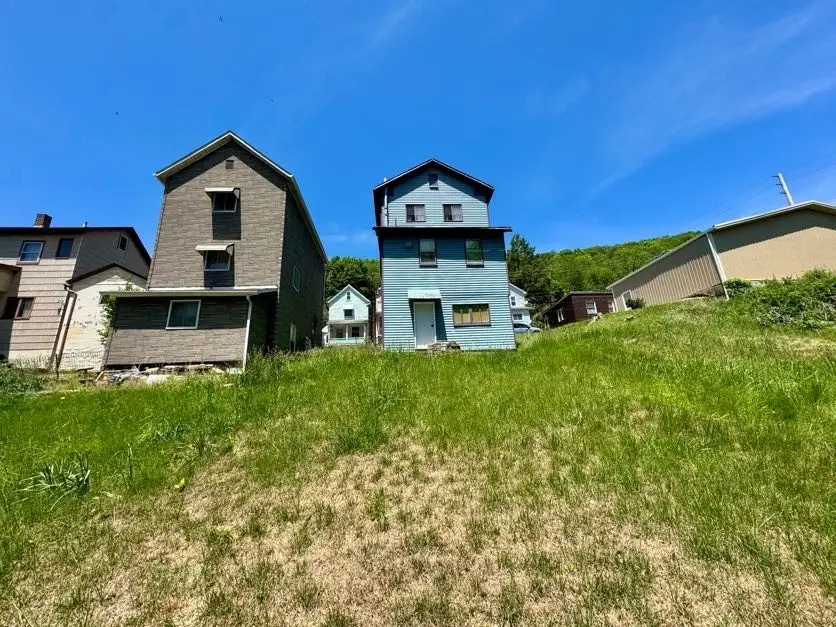 538 Woodvale Ave., Johnstown, PA 15901 - #3