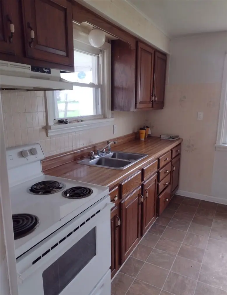 243 Kay St, Wampum, PA 16157 - #3