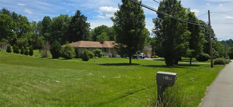 2619 Linda Dr, Murrysville, PA 15668 - #2
