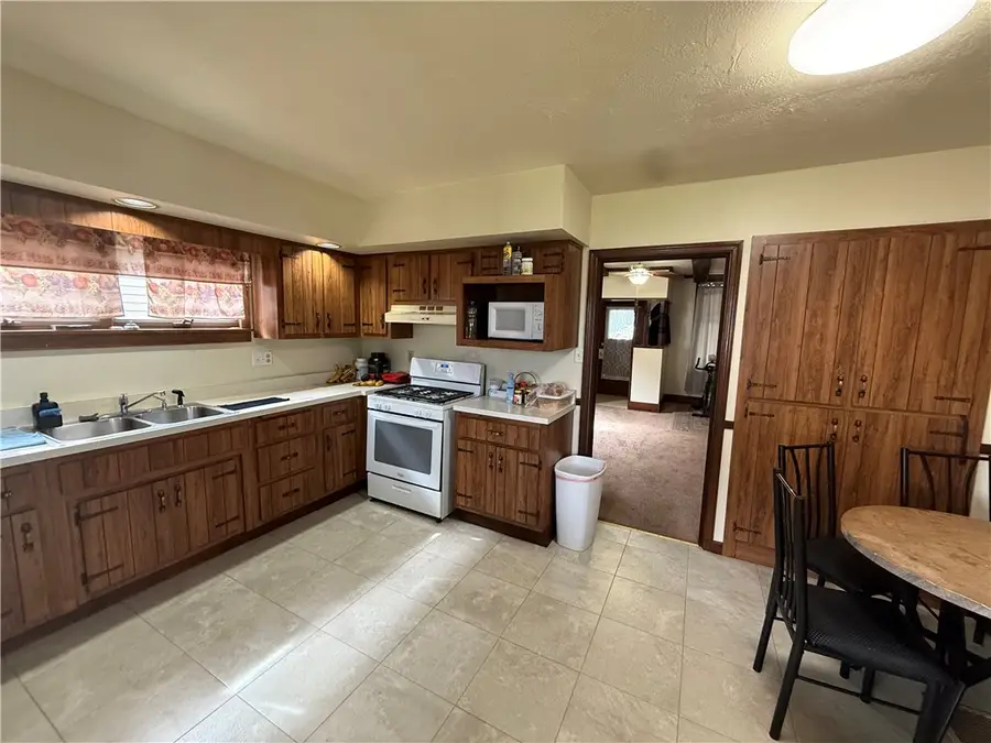 809 Station St, Sturgeon, PA 15082 - #3