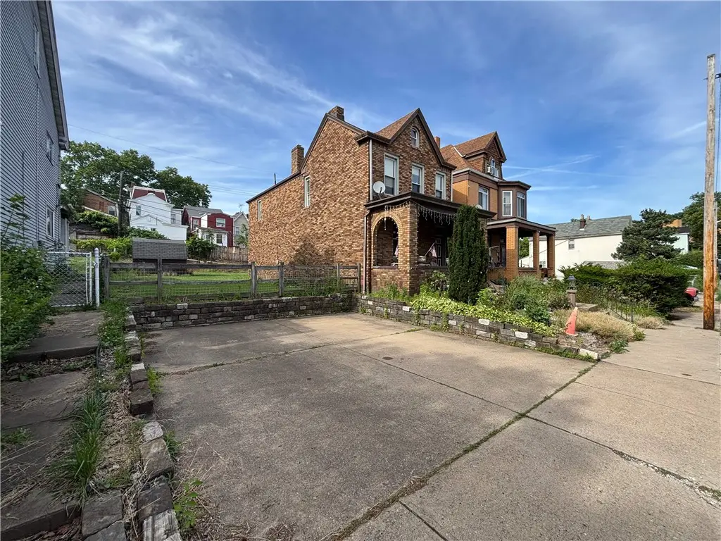 135 Rochelle St, Pittsburgh, PA 15210 - #1