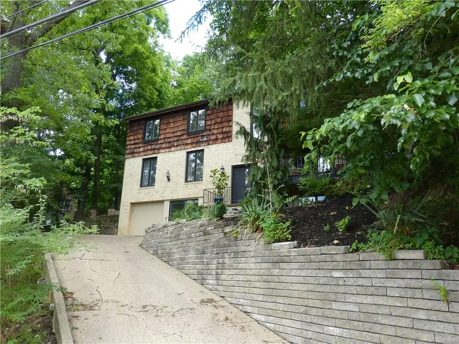 226 Seminole Drive, Pittsburgh, PA 15228 - #3