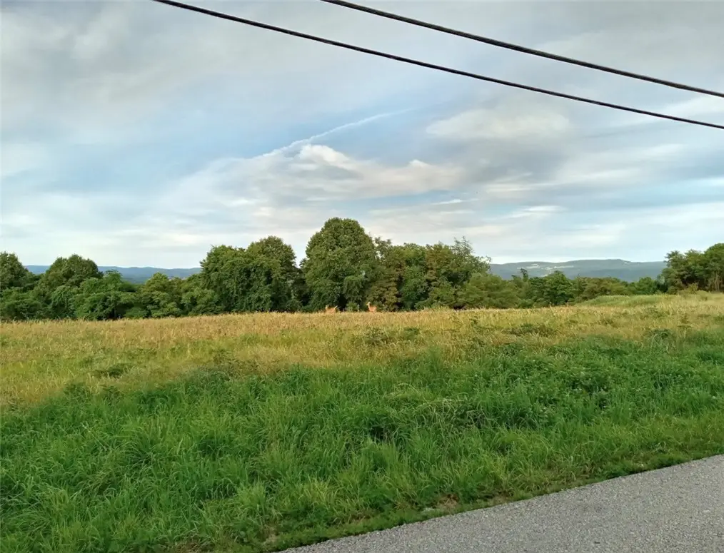 986 Old Pittsburgh Rd, Uniontown, PA 15401 - #1