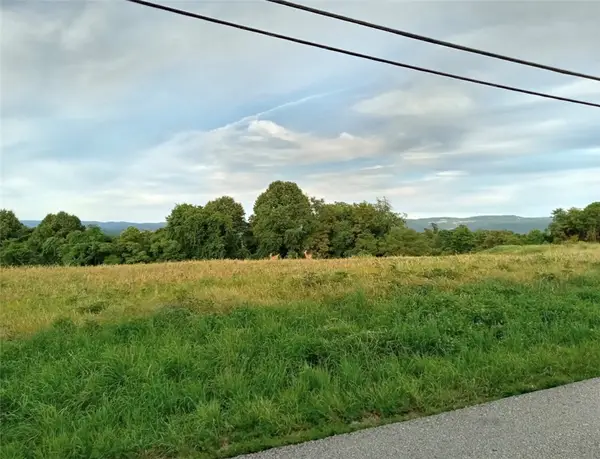 986 Old Pittsburgh Rd, Uniontown, PA 15401