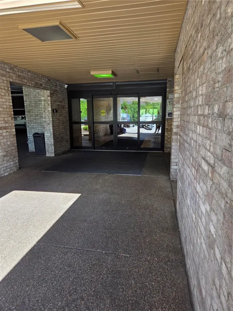 2120 Greentree Road #102E, Pittsburgh, PA 15220 - #3