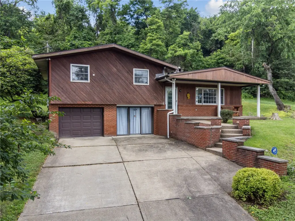 108 Centralia Ave., Wall, PA 15148 - #1