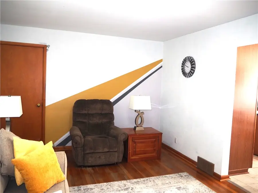 309 Beechwood Ave, Farrell, PA 16121 - #2