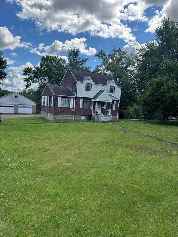 44 Forest Grove Rd, Coraopolis, PA 15108