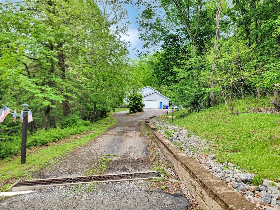130 Lewis St, Ambridge, PA 15003 - #2