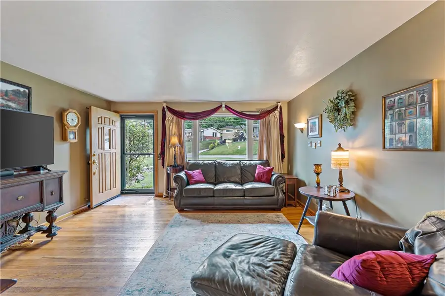 415 Temona Dr, Pittsburgh, PA 15236 - #3