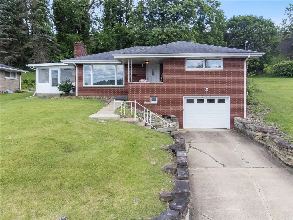648 Birch St, Jeannette, PA 15644 - #1