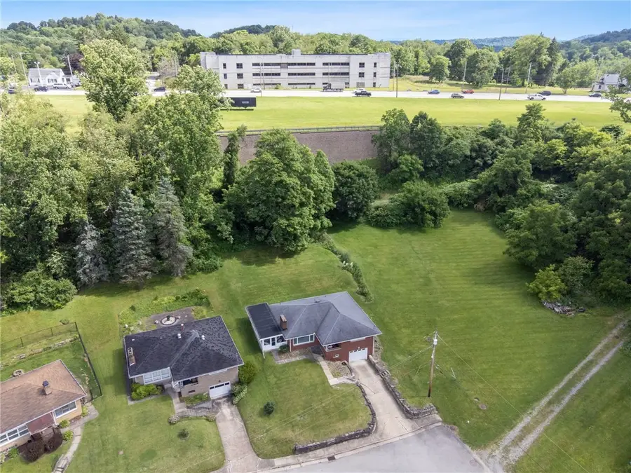 648 Birch St, Jeannette, PA 15644 - #2