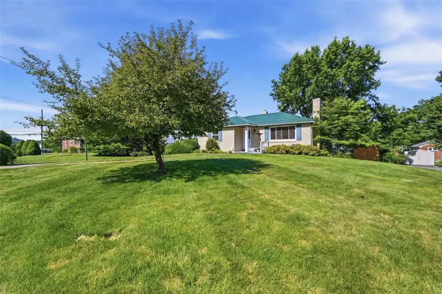 9117 Plateau Dr, Pittsburgh, PA 15237 - #2