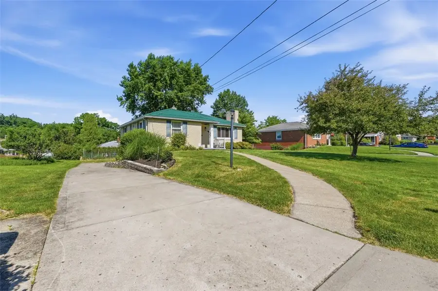 9117 Plateau Dr, Pittsburgh, PA 15237 - #3