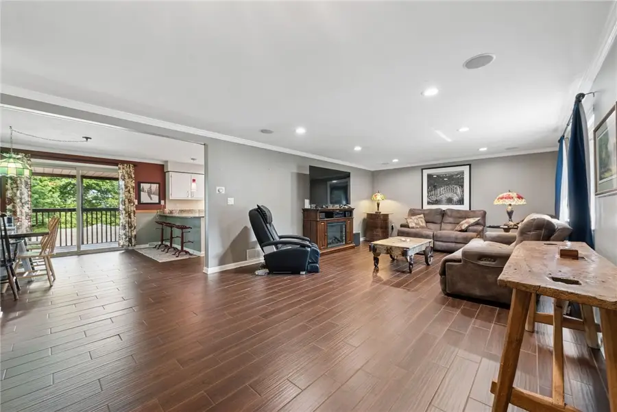 170 Summit Dr, Irwin, PA 15642 - #2