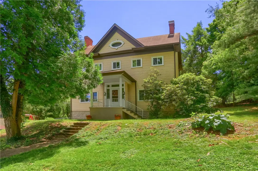 201 Center Avenue, Oakdale, PA 15071 - #1