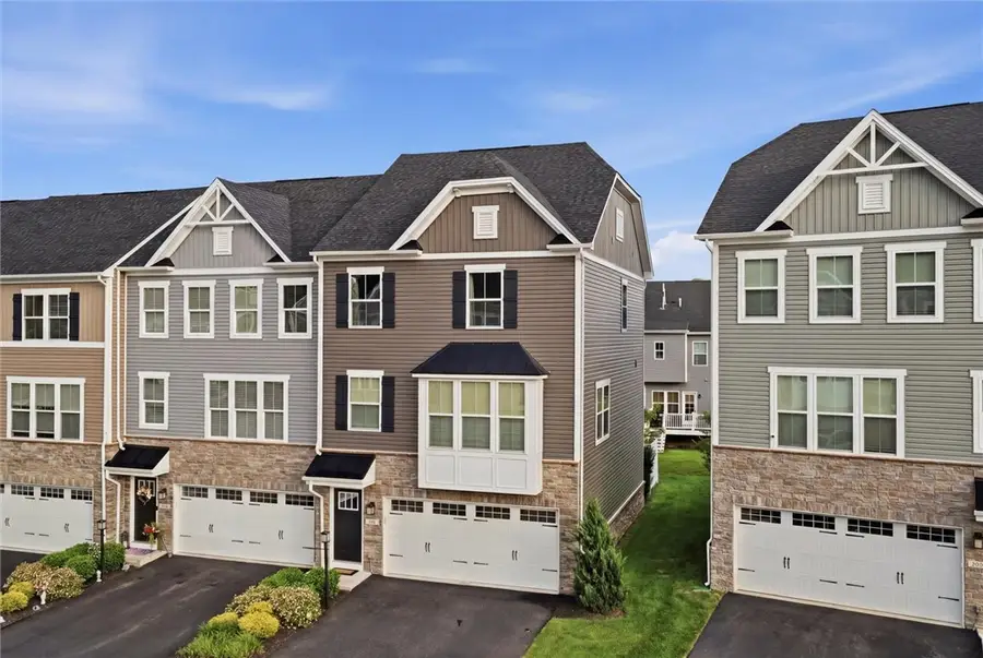 4006 Crown Dr, South Park, PA 15129 - #2