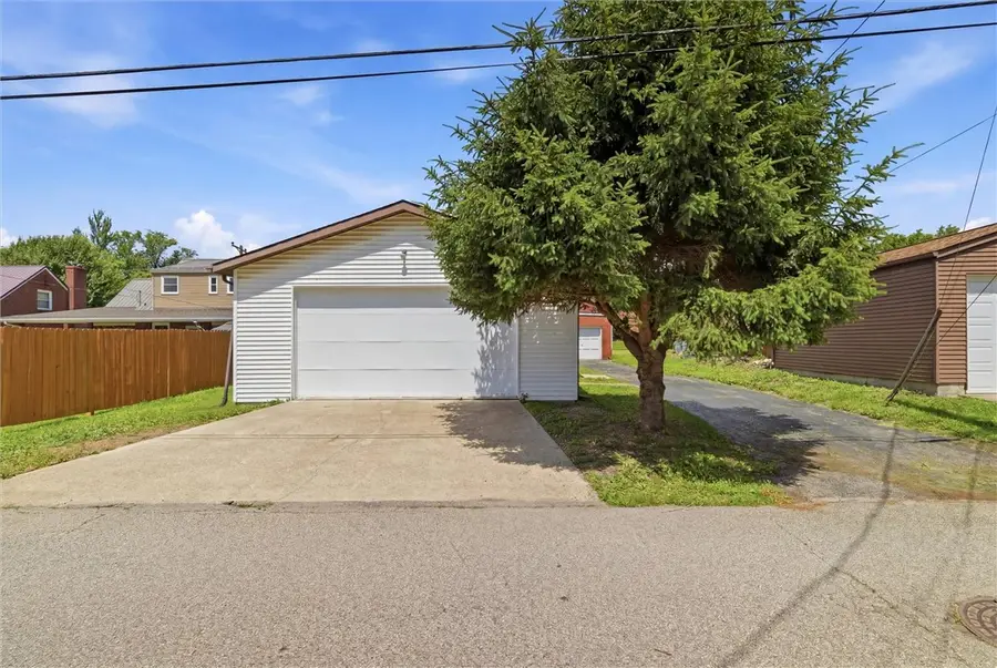 966 Freeport Rd, Brackenridge, PA 15014 - #2