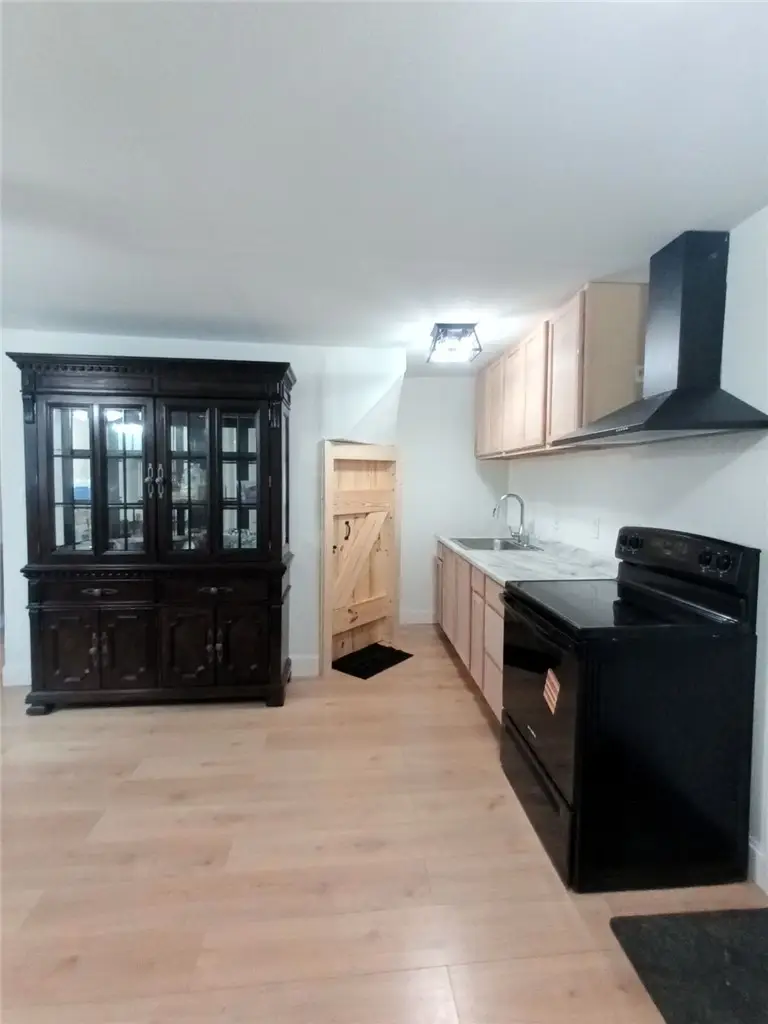 210 N 4th St, Jeannette, PA 15644 - #3