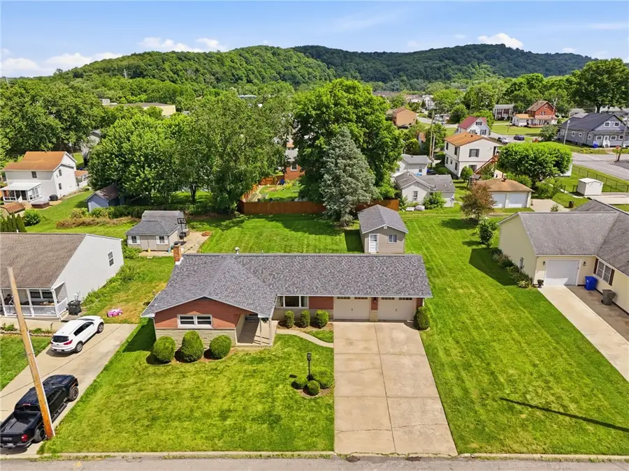 306 Pine St, Zelienople, PA 16063 - #3