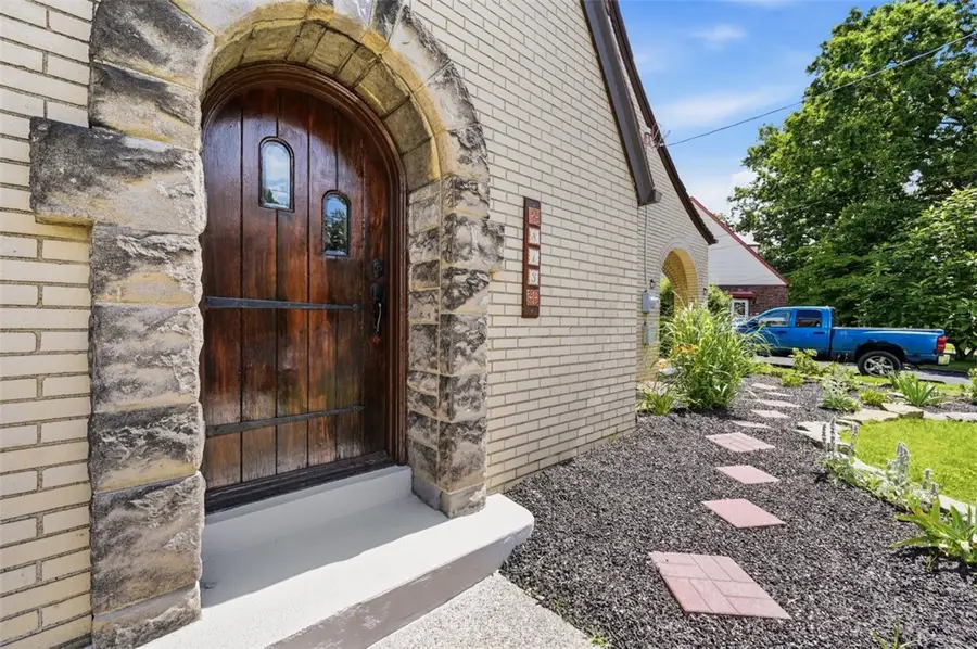 813 Locust Street Ext, New Kensington, PA 15068 - #2