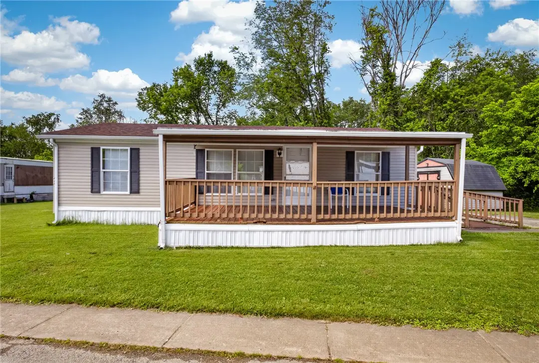 424 Castle Rd, Washington, PA 15301 - #1
