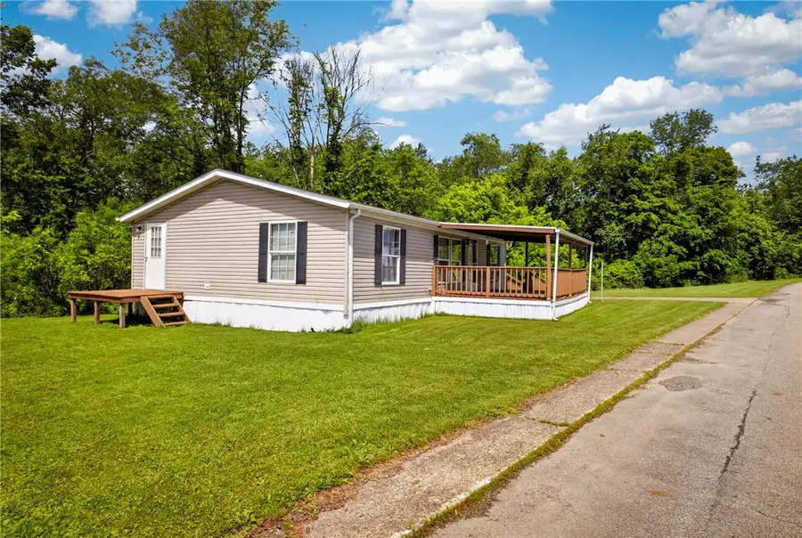 424 Castle Rd, Washington, PA 15301 - #3