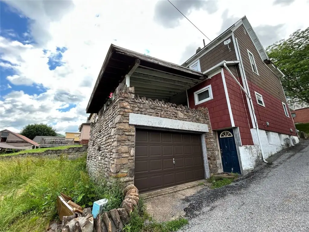 725 Bloom St, Johnstown, PA 15902 - #1