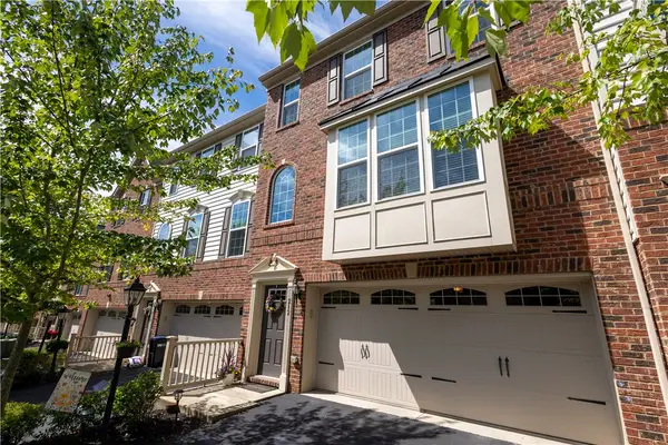 212 Noble Woods Dr, Coraopolis, PA 15108