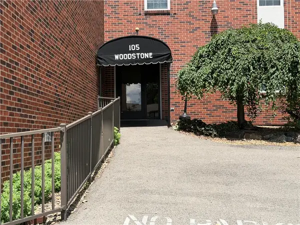 105 Woodstone Ln #61, New Kensington, PA 15068