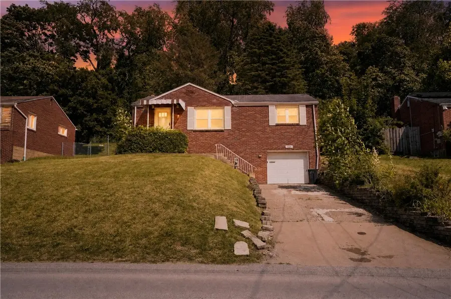 93 W Bruceton Rd, Pittsburgh, PA 15236 - #2