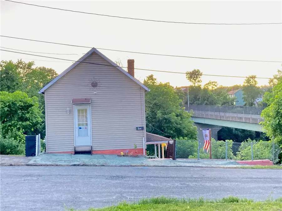 411 Rostraver St, Monessen, PA 15062 - #2