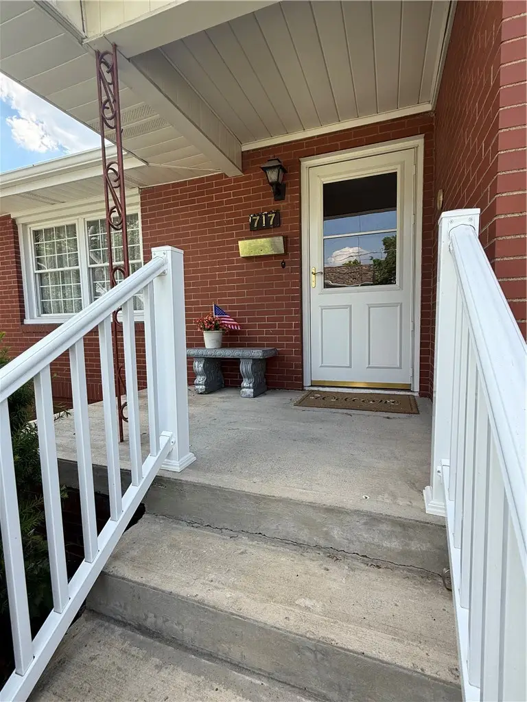 717 18th Ave, Beaver Falls, PA 15010 - #2