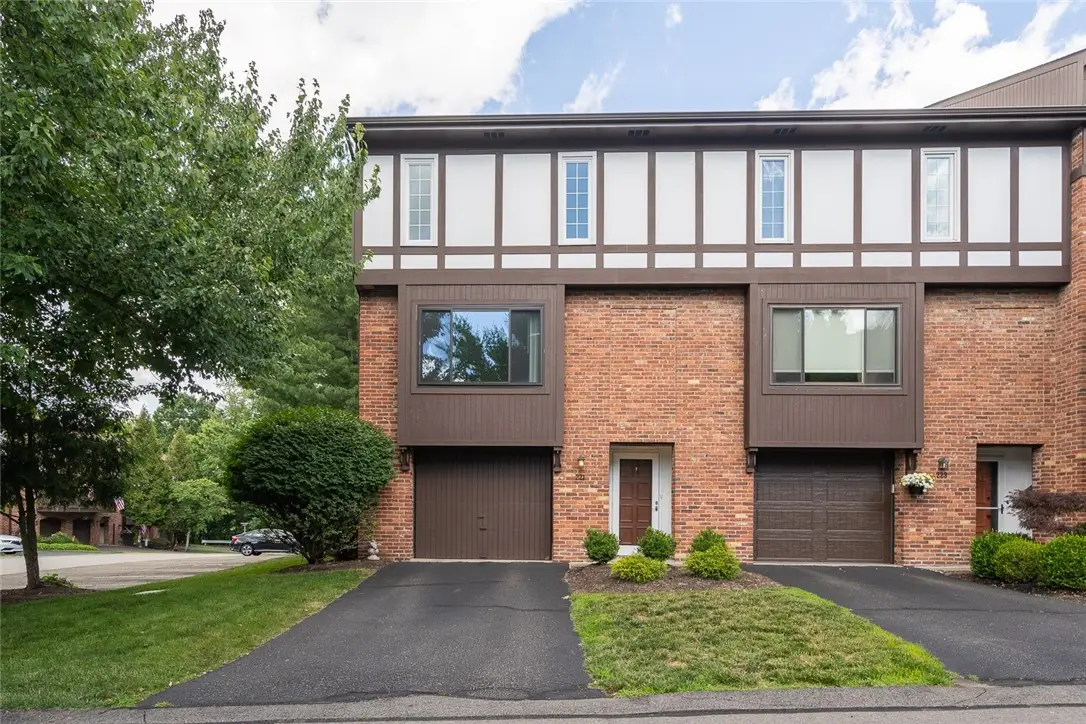 221 Woodbridge Ct, Pittsburgh, PA 15237 - #1