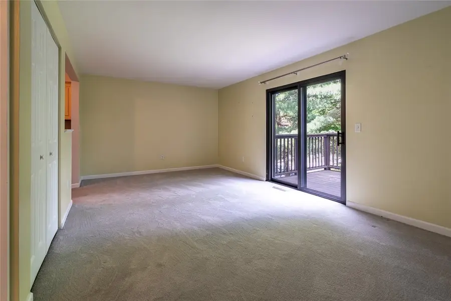 221 Woodbridge Ct, Pittsburgh, PA 15237 - #2