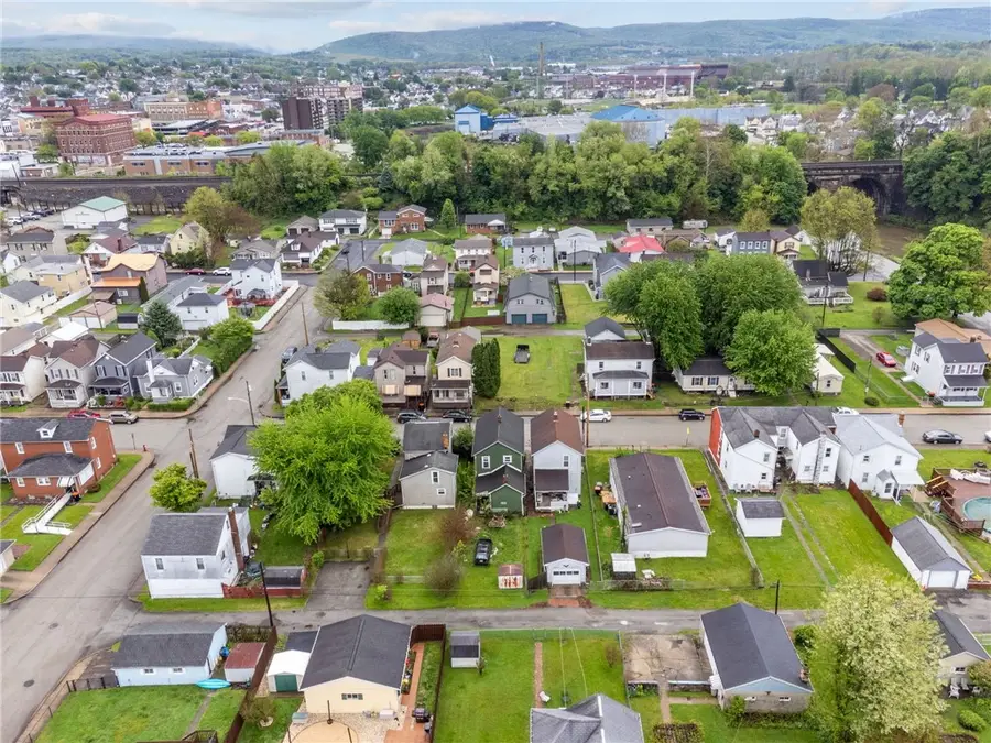 24 Miller St, Latrobe, PA 15650 - #2