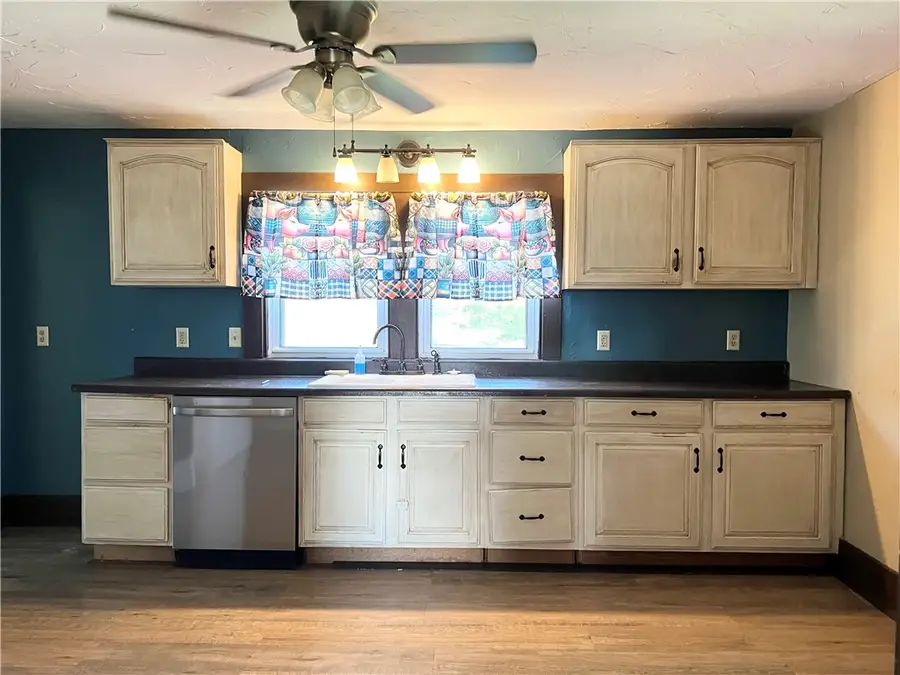 864 8th Street, Leechburg, PA 15656 - #3