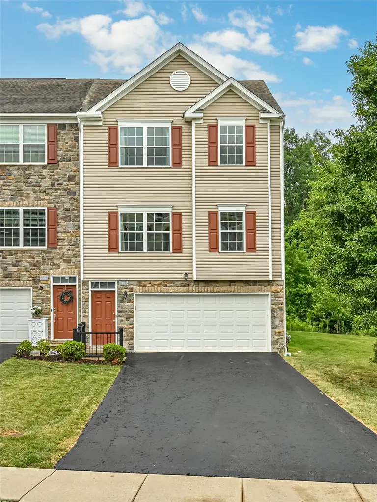 691 Freedom Dr, Carnegie, PA 15106 - #1