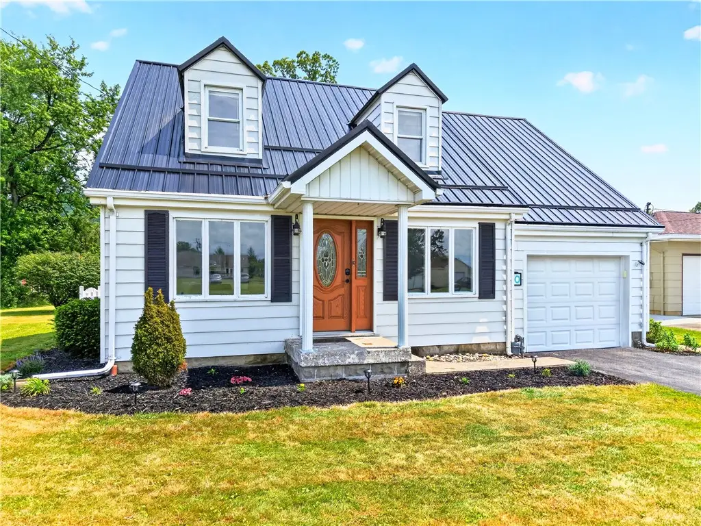 160 Elizabeth St, Hopwood, PA 15445 - #1