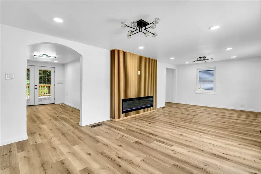 1113 Grandview Ave, Coraopolis, PA 15108 - #2