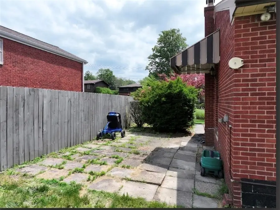 258 Young Dr, Monroeville, PA 15146 - #2