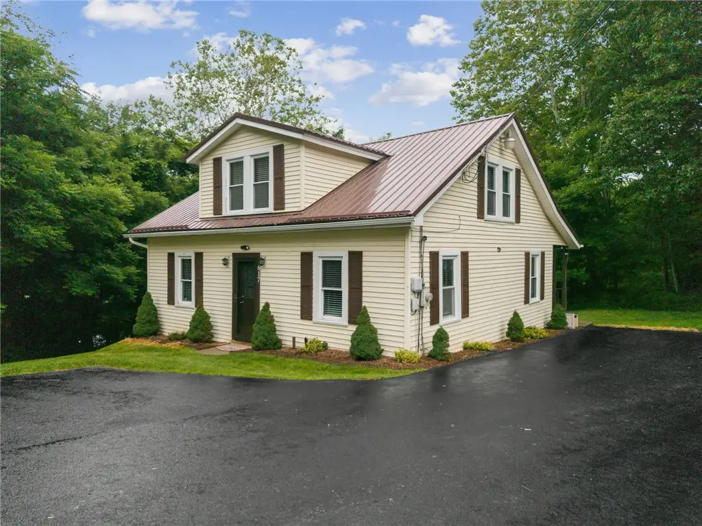 617 Pacek Rd, Greensburg, PA 15601 - #1