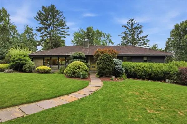 1530 Scenery Ridge Dr, Pittsburgh, PA 15241
