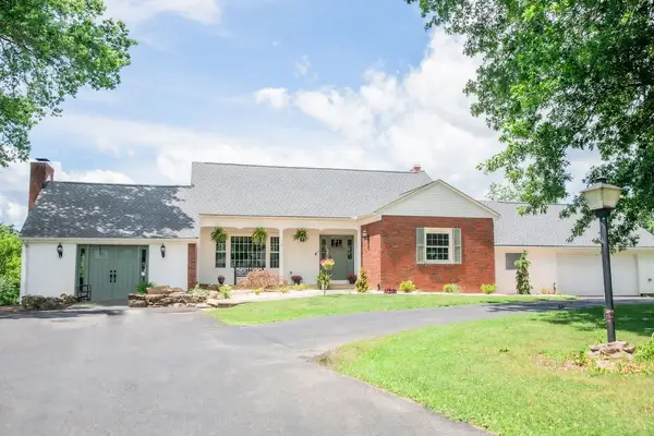 3 Coates Ln, Indiana, PA 15701