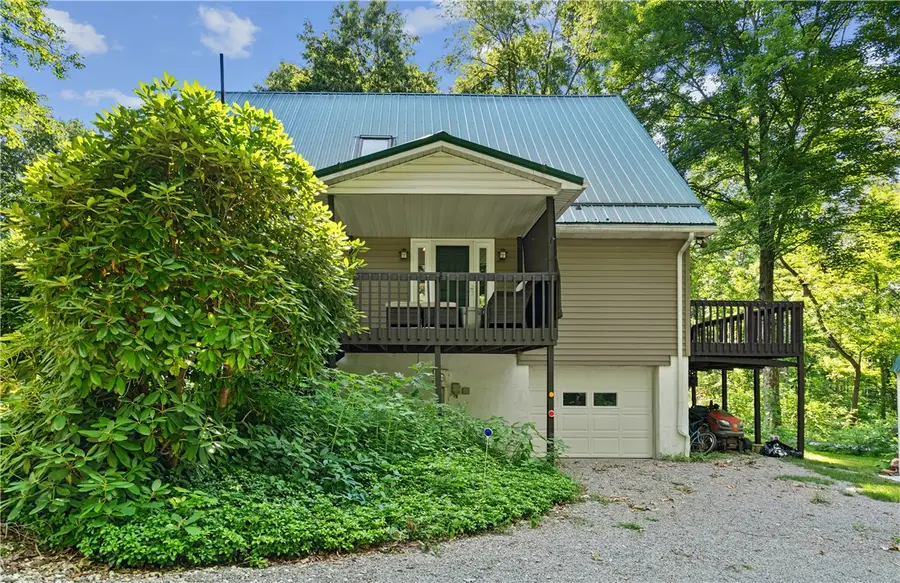 32 Woodlawn Dr, Freeport, PA 16229 - #3
