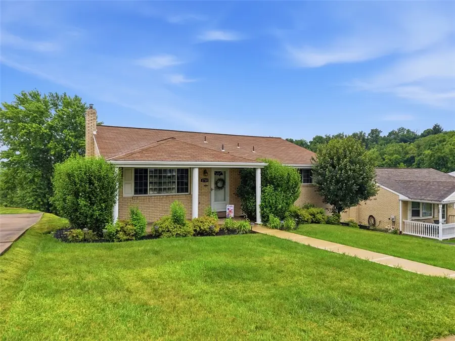 1710 Gina Dr, West Mifflin, PA 15122 - #2