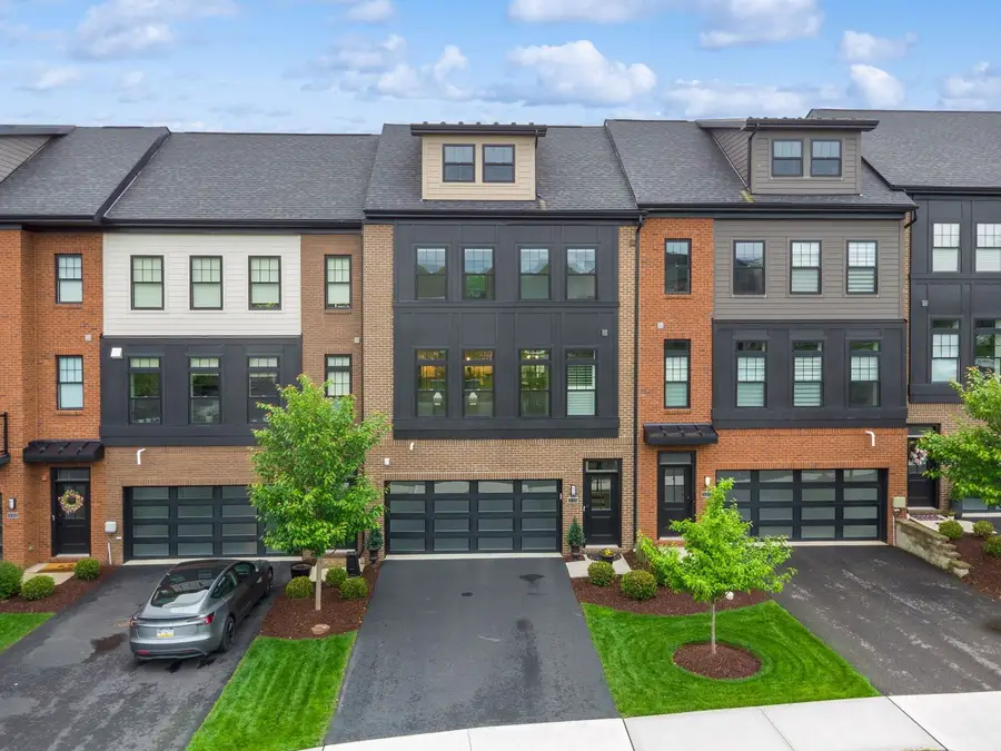 335 Azalea Dr., Venetia, PA 15367 - #2