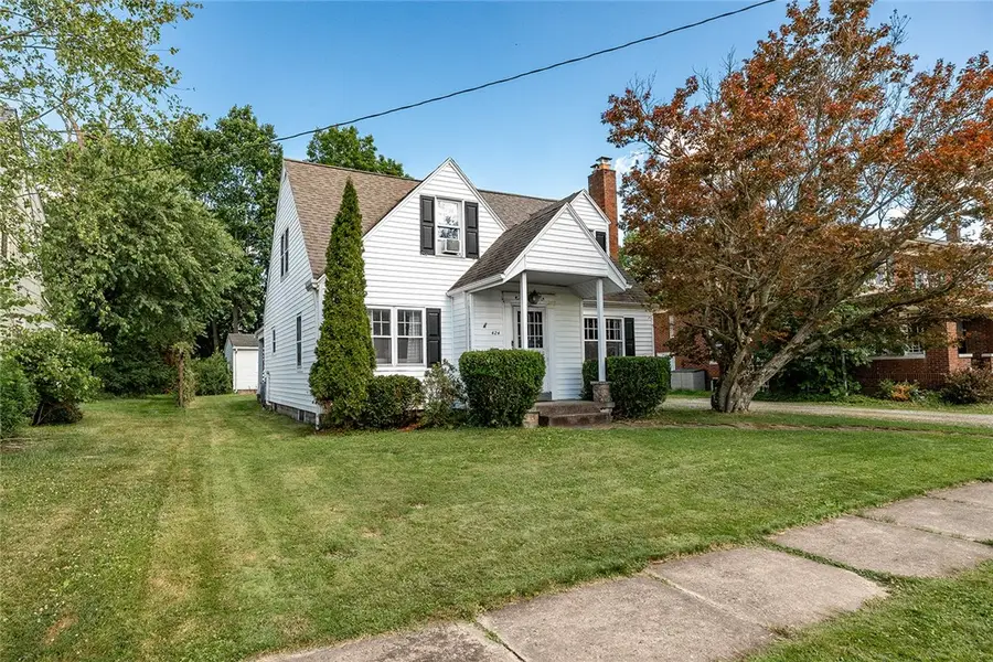 424 N Center St, Grove City, PA 16127 - #2