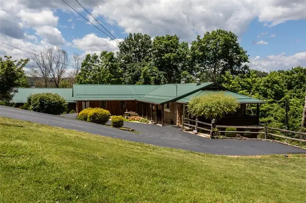 996 N. Bluff Drive, New Kensington, PA 15068